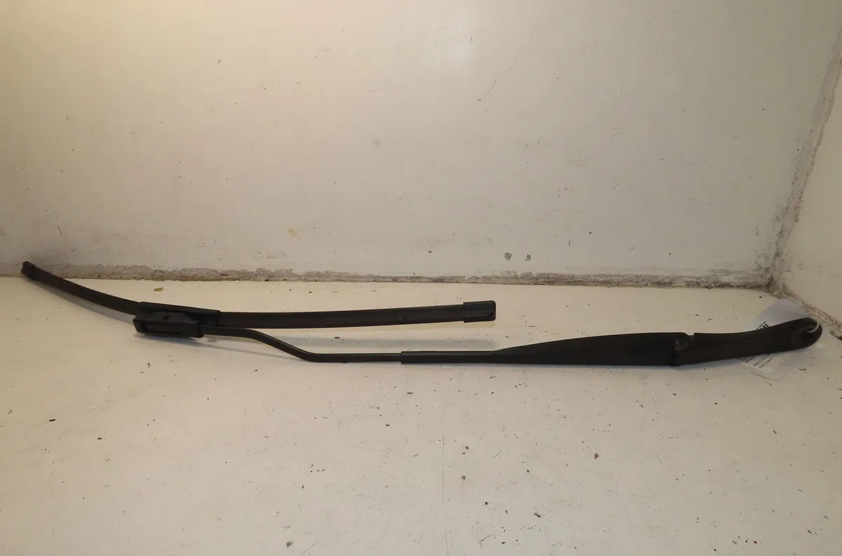 Bras essuie-glace avant gauche Renault CLIO III (BR0-1, CR0-1) 1.2 16v (br02, br0j, br11, cr02, cr0j, cr11) (2005-2014) 
