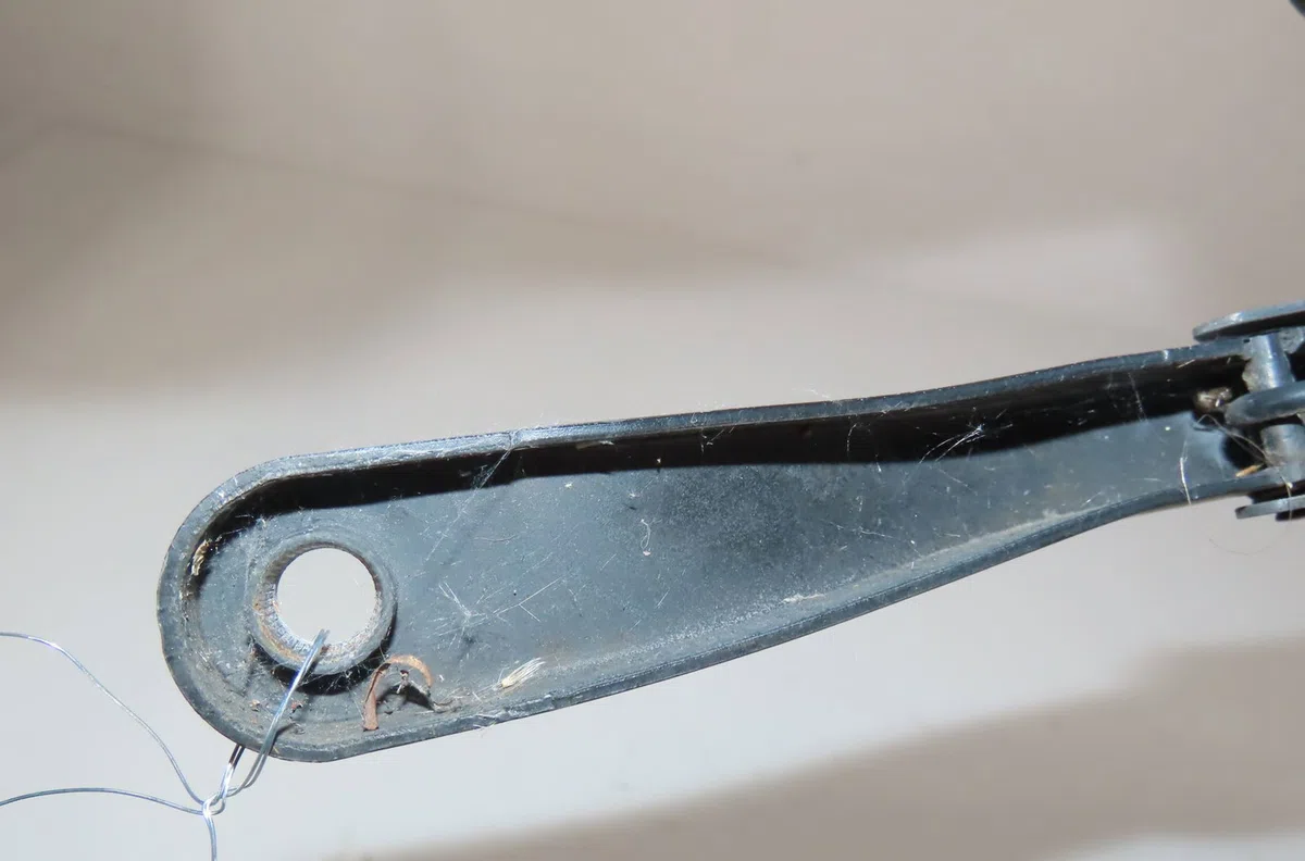 Bras essuie-glace avant gauche Renault CLIO III (BR0-1, CR0-1) 1.5 dci (br0h, cr0h, cr1s, br1s) (2005-2014) 3 portes occ