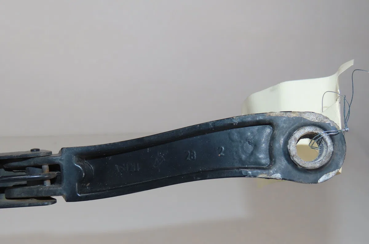 Bras essuie-glace avant gauche Renault CLIO III (BR0-1, CR0-1) 1.5 dci (c-br0g, c-br1g) (2005-2012) 5 portes occasion