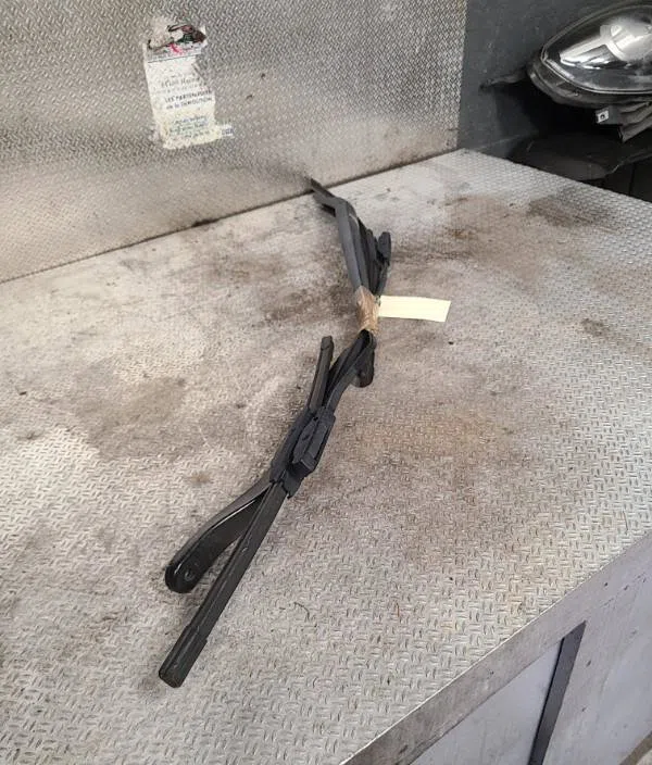 Bras essuie-glace avant gauche RENAULT MEGANE 3  MEGANE 3 PHASE 2 occasion