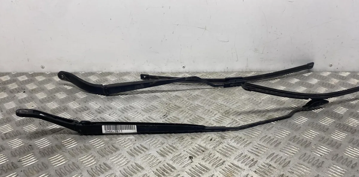 Bras essuie-glace avant gauche RENAULT MEGANE 4 PHASE 1 occasion