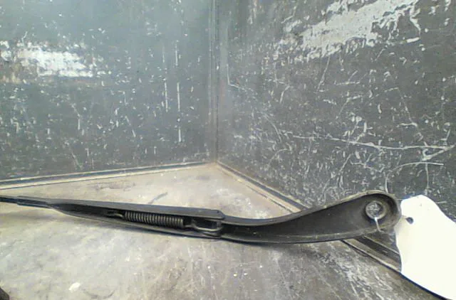 Bras essuie-glace avant gauche Renault MEGANE II (BM0-1_, CM0-1_) 1.5 dci (bm1e, cm1e) (2005-2008) occasion