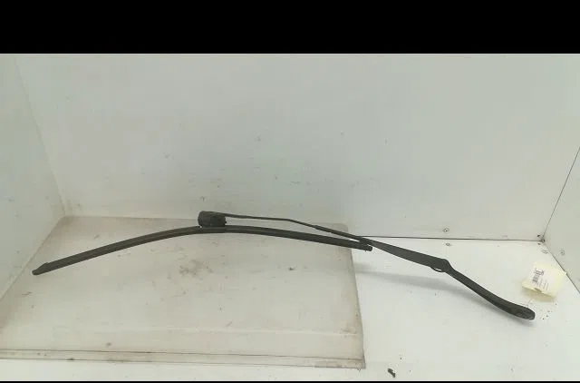 Bras essuie-glace avant gauche Renault MEGANE II Break (KM0-1_) 1.9 dci (kmrg, km1g, km0g, km2c) (2003-2009) occasion