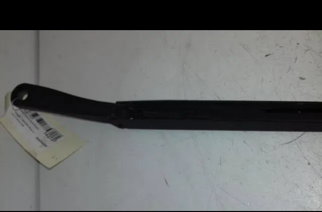 Bras essuie-glace avant gauche Renault MEGANE III 3-5 portes (BZ0-1_, B3_) 1.5 dci (2009) 5 portes occasion