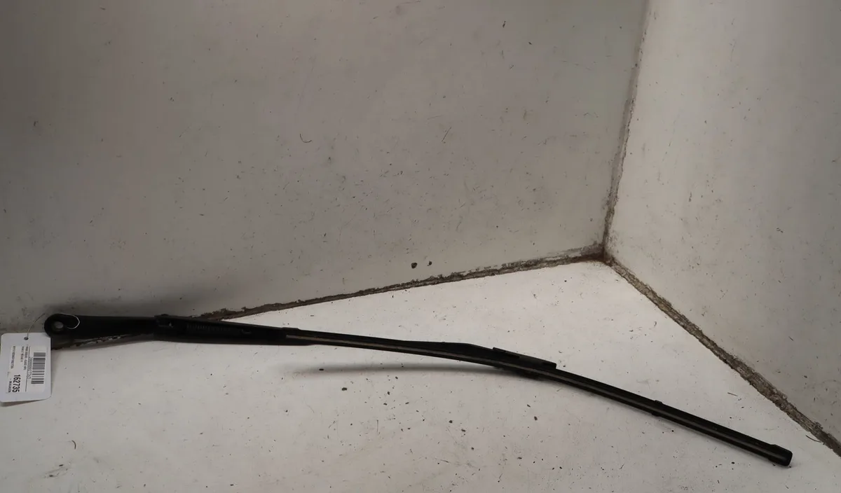 Bras essuie-glace avant gauche Renault MEGANE III 3-5 portes (BZ0-1_, B3_) 1.5 dci (bz09, bz0d, bz1w, bz29, bz14) (2009)