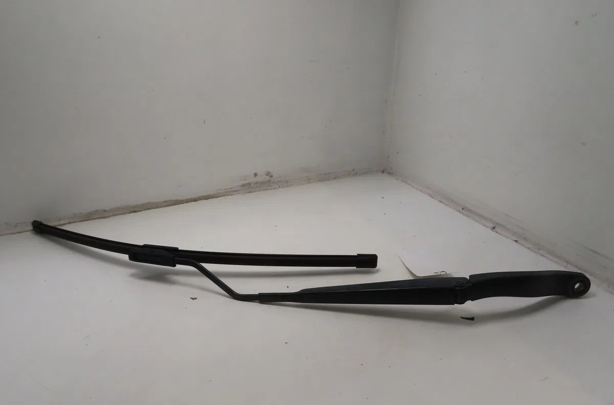 Bras essuie-glace avant gauche Renault MEGANE IV 3-5 portes (B9A-M-N_) 1.6 dci 130 (b9a4) (2015) occasion