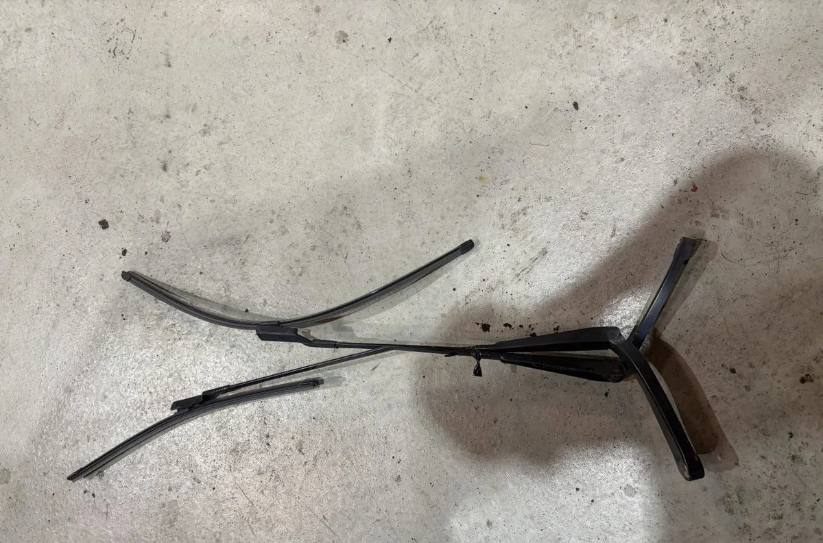 Bras essuie-glace avant gauche RENAULT TRAFIC 3 COURT PHASE 1 occasion
