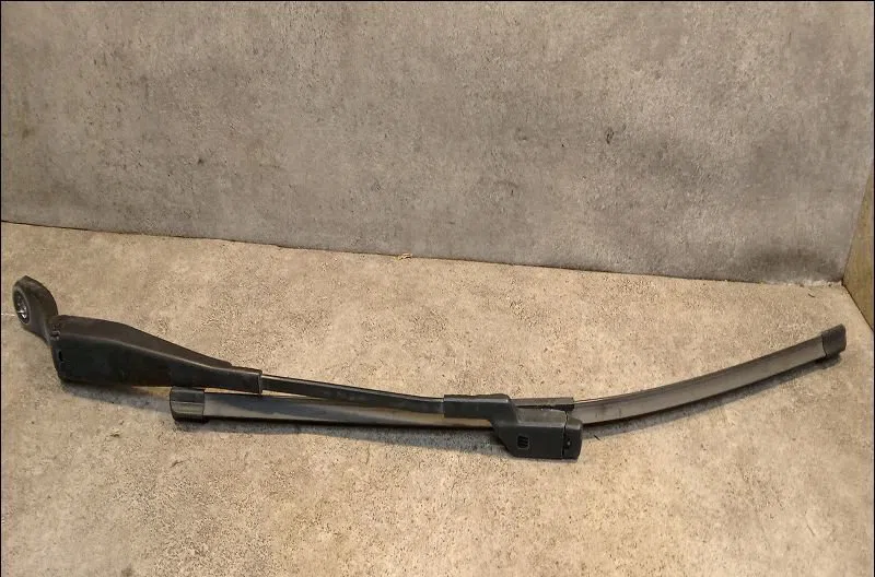 Bras essuie-glace avant gauche Renault TWINGO II (CN0_) 1.5 dci (cn0e) (2007-2014) 3 portes occasion
