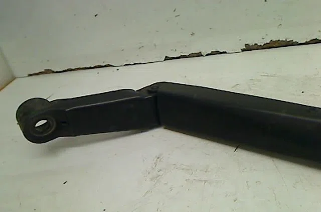 Bras essuie-glace avant gauche Toyota AURIS (_E15_) 1.4 d-4d (nde150_) (2007-2012) 3 portes occasion