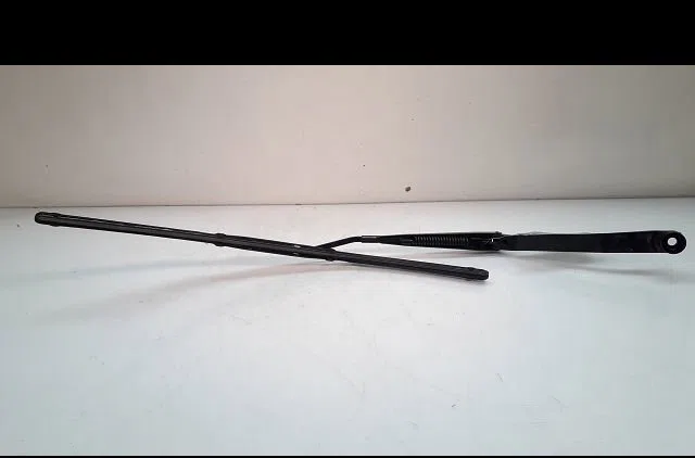 Bras essuie-glace avant gauche Toyota RAV 4 II (_A2_) 2.0 4wd (aca21, aca20) (2000-2005) occasion