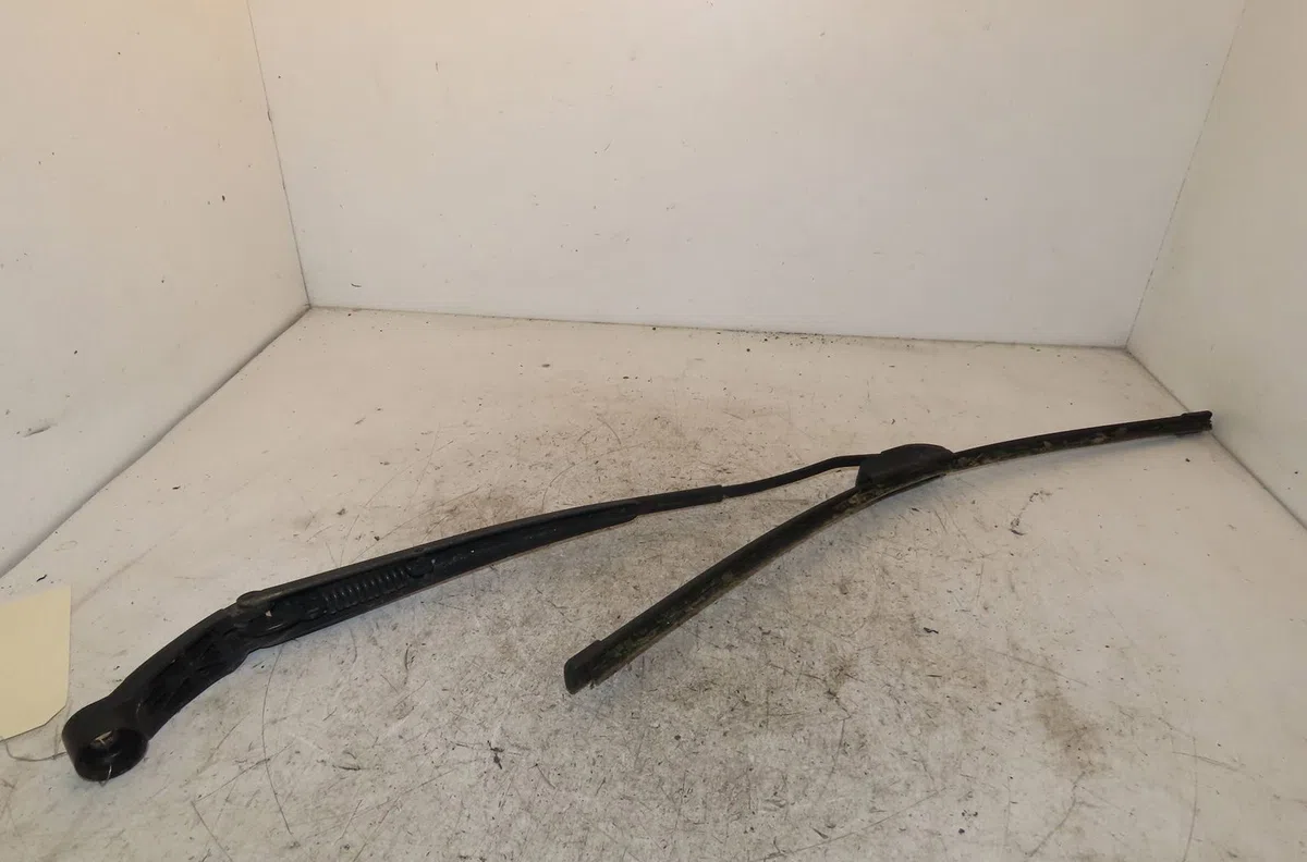 Bras essuie-glace avant gauche Toyota YARIS (_P9_) 1.0 vvt-i (ksp90_) (2005-2011) 5 portes occasion
