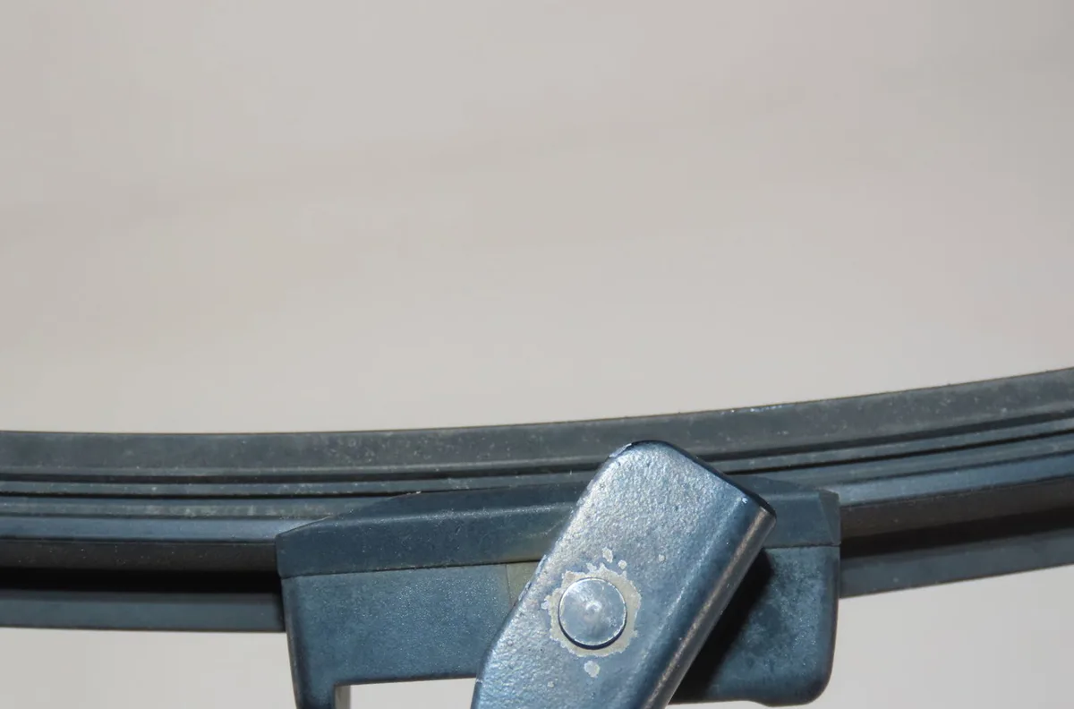 Bras essuie-glace avant gauche Volkswagen POLO (9N_, 9A_) 1.2 12v (2001-2007) 5 portes occasion
