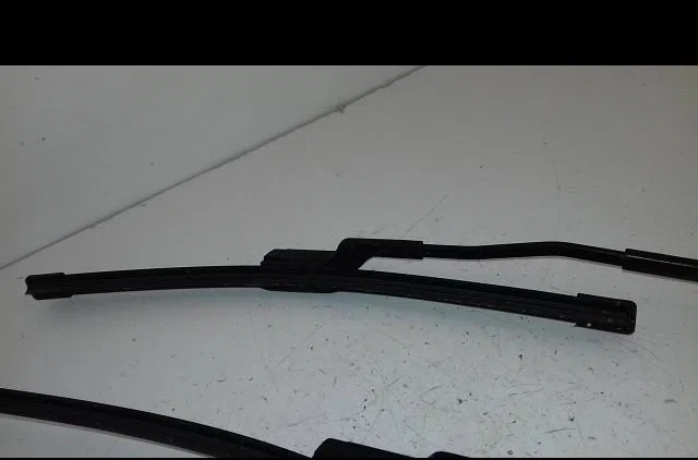 Bras essuie-glace avant Peugeot 2008 II (UD_, US_, UY_, UK_) 1.2 puretech 130 (2019) occasion