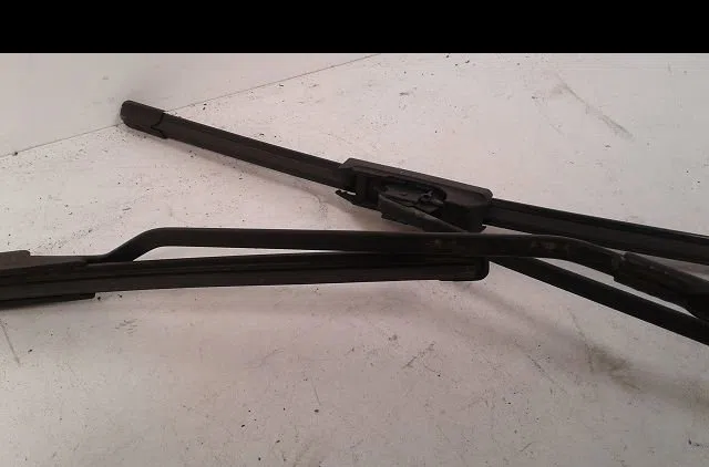 Bras essuie-glace avant Peugeot 206 3-5 portes (2A-C) 1.4 hdi eco 70 (2001-2009) 5 portes occasion