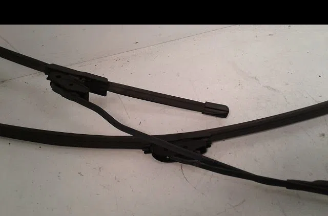 Bras essuie-glace avant Peugeot 206 3-5 portes (2A-C) 1.4 i (1998-2012) 3 portes occasion