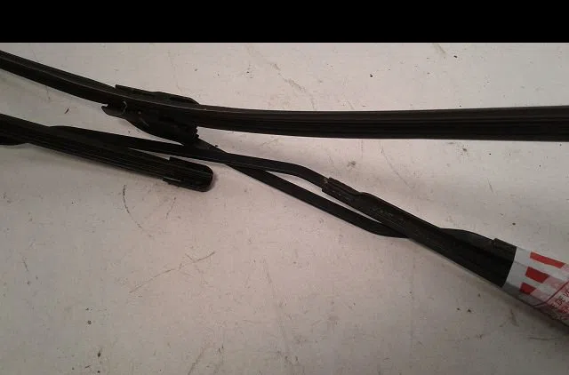 Bras essuie-glace avant Peugeot 206 3-5 portes (2A-C) 1.4 i (1998-2012) 3 portes occasion