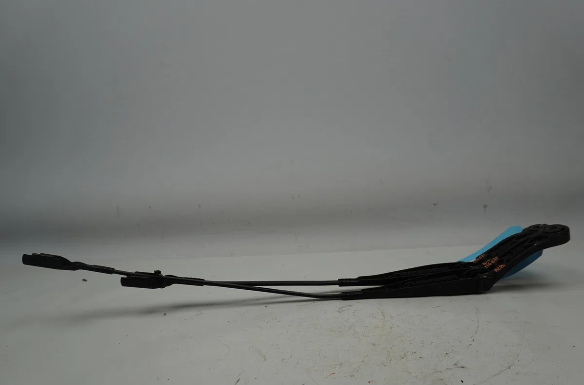 Bras essuie-glace avant Peugeot 308 II (LB_, LP_, LW_, LH_, L3_) 1.6 bluehdi 120 (2013-2021) occasion