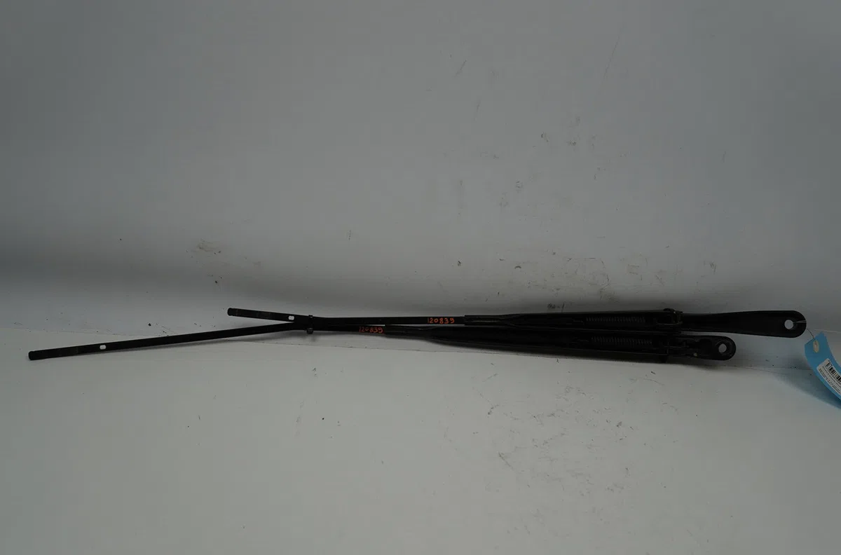 Bras essuie-glace avant Renault CLIO III (BR0-1, CR0-1) 1.5 dci (br0h, cr0h, cr1s, br1s) (2005-2014) 3 portes occasion