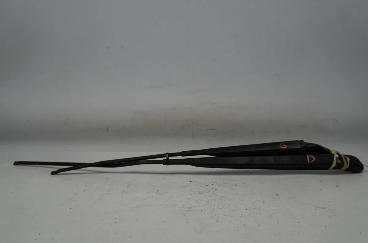 Bras essuie-glace avant Renault CLIO III (BR0-1, CR0-1) 1.5 dci (c-br0g, c-br1g) (2005-2012) 5 portes occasion
