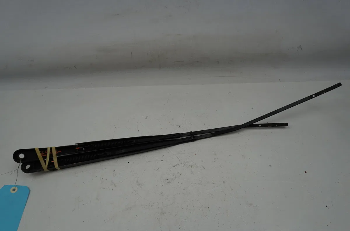 Bras essuie-glace avant Renault CLIO III (BR0-1, CR0-1) 1.5 dci (c-br0g, c-br1g) (2005-2012) 5 portes occasion
