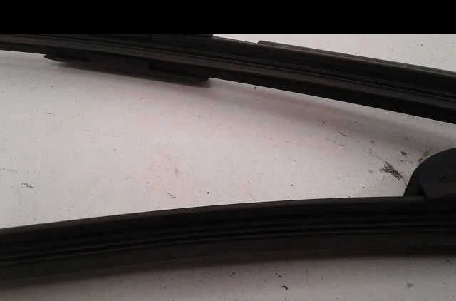 Bras essuie-glace avant Renault LAGUNA II (BG0-1_) 1.9 dci (bg1a, bg1w, bg0g) (2005-2007) occasion