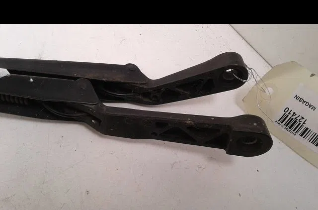 Bras essuie-glace avant Volkswagen GOLF III (1H1) 1.8 (1991-1997) 5 portes occasion