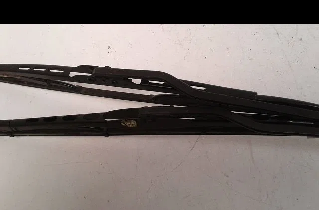 Bras essuie-glace avant Volkswagen GOLF III (1H1) 1.8 (1991-1997) 5 portes occasion