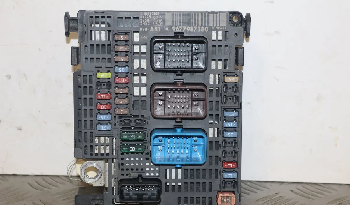 Bsm (boitier servitude moteur) Citroen C4 II (NC_) 1.6 hdi 115 (2012) occasion