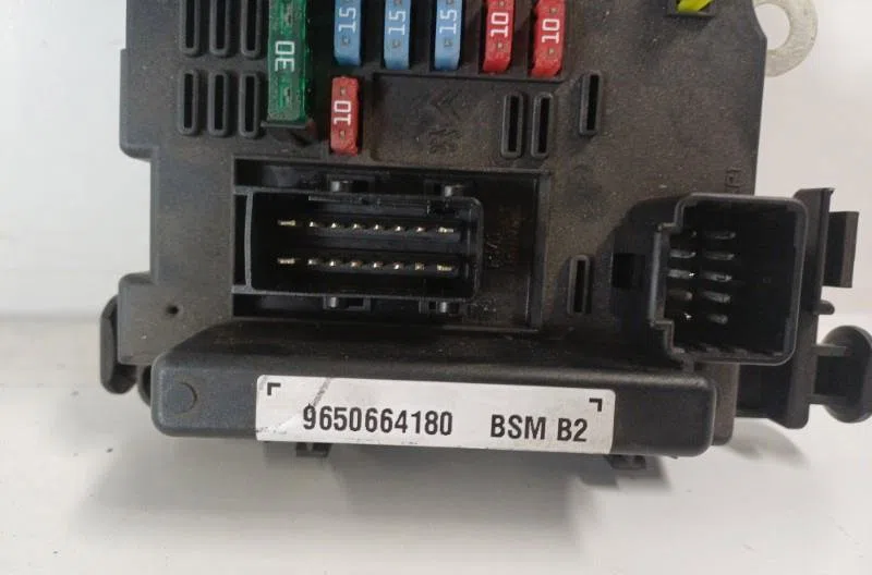 Bsm (boitier servitude moteur) PEUGEOT 307 PHASE 1 occasion — photo 2