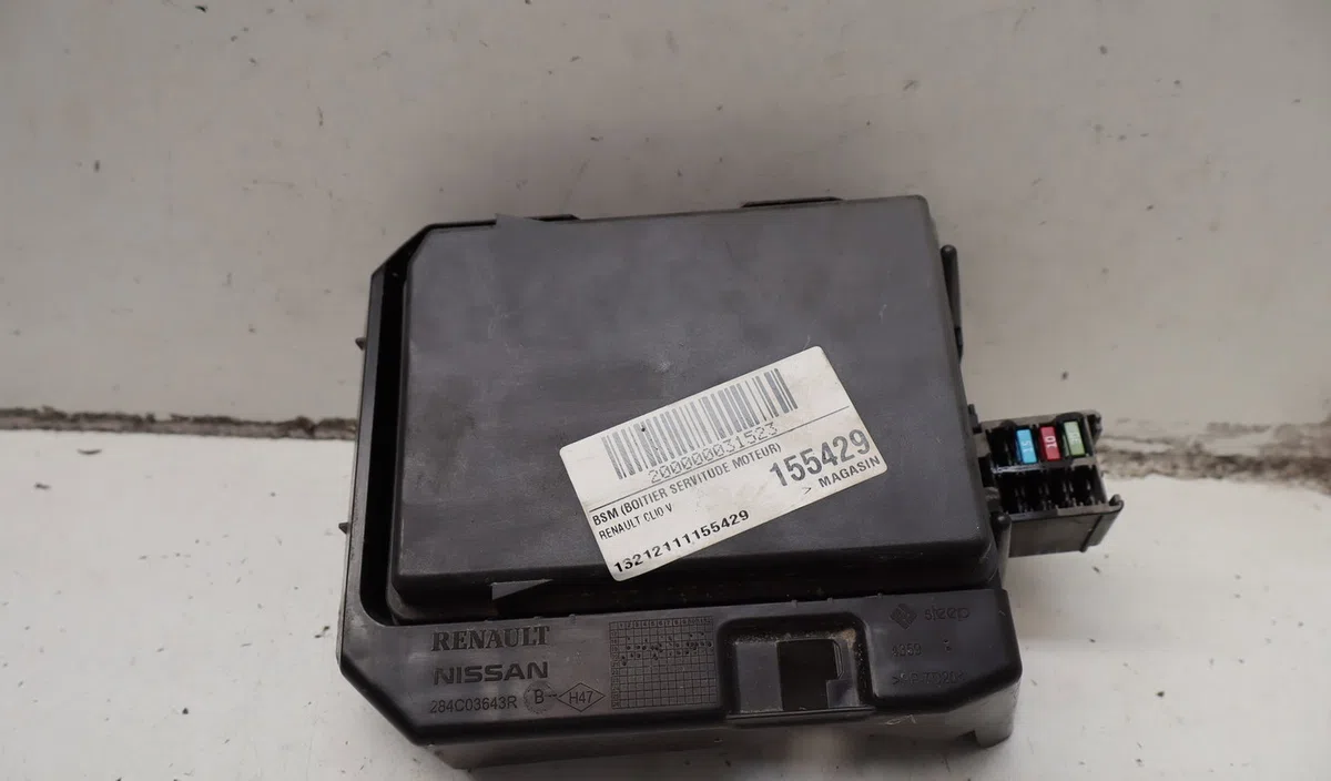 Bsm (boitier servitude moteur) Renault CLIO V (B7_) 1.6 e-tech 140 (b7mu) (2020) occasion — photo 3
