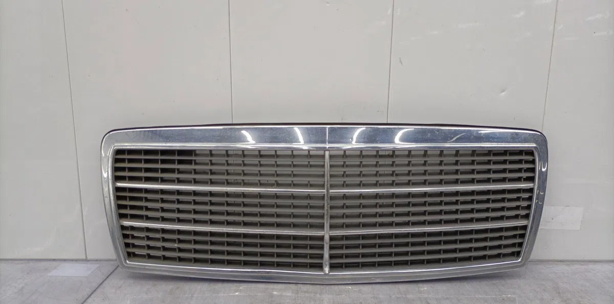 Calandre MERCEDES CLASSE C 202 PHASE 1 occasion — photo 2