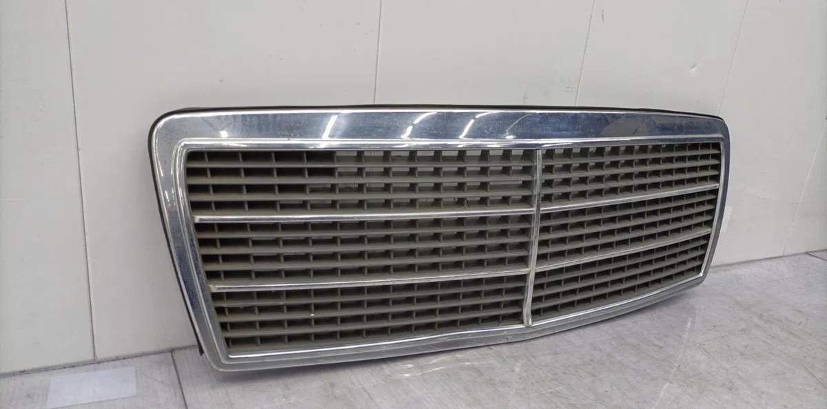 Calandre MERCEDES CLASSE C 202 PHASE 1 occasion — photo 3