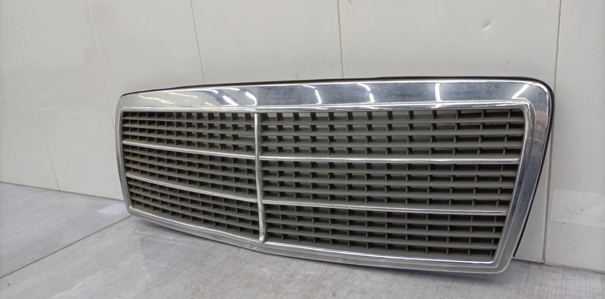 Calandre MERCEDES CLASSE C 202 PHASE 1 occasion — photo 4