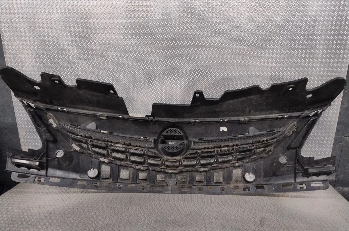 Calandre Opel CORSA D (S07) 1.3 cdti (l08, l68) (2006-2014) 5 portes occasion — photo 3