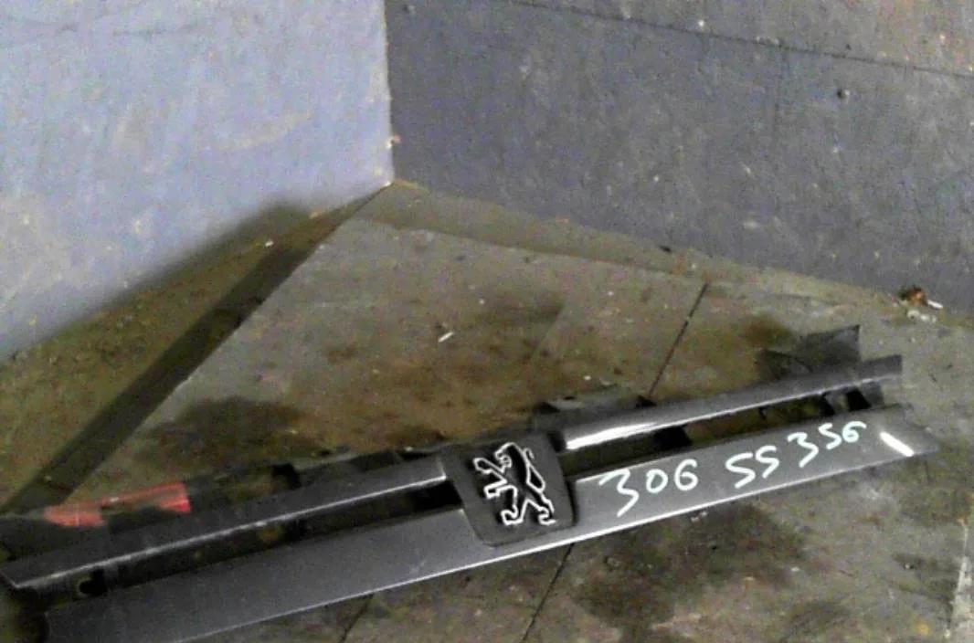 Calandre Peugeot 306 3-5 portes (7A, 7C, N3, N5) 1.9 dt (1993-2001) occasion