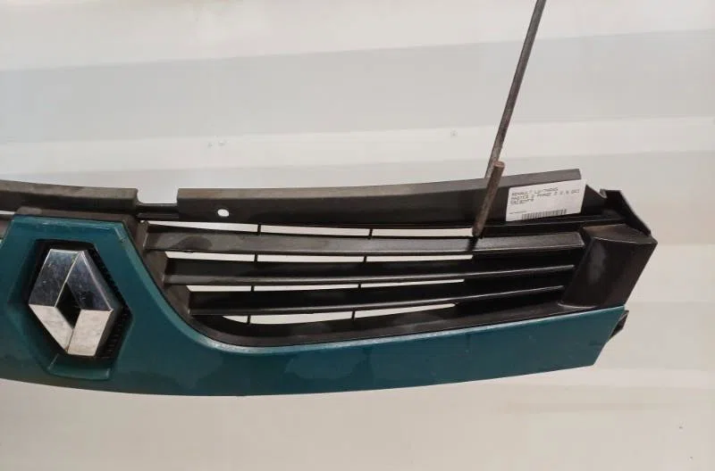 Calandre RENAULT MASTER 2 PHASE 2 occasion — photo 3