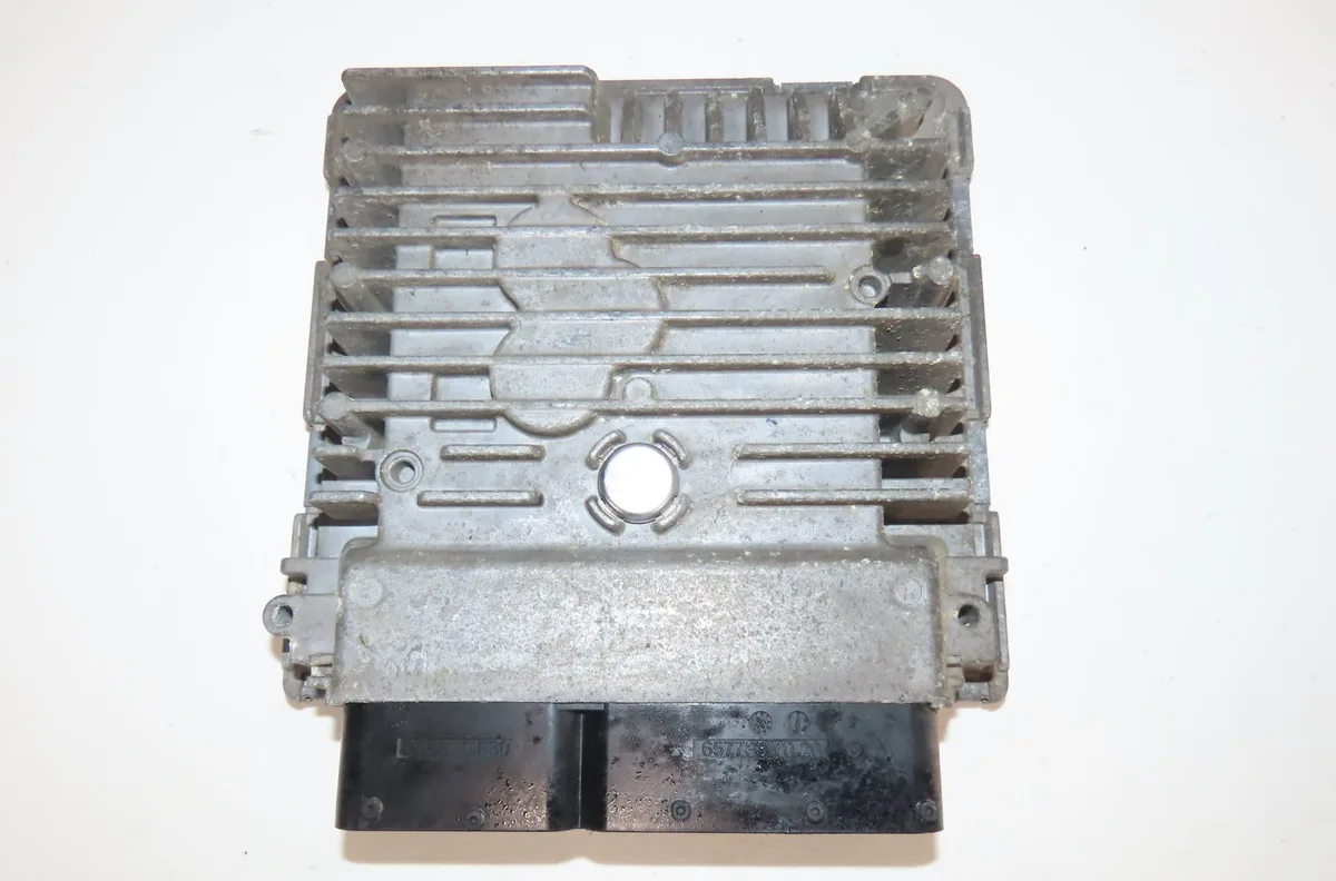 Calculateur moteur Audi A1 (8X1, 8XK) 1.6 tdi (2011-2015) 3 portes occasion