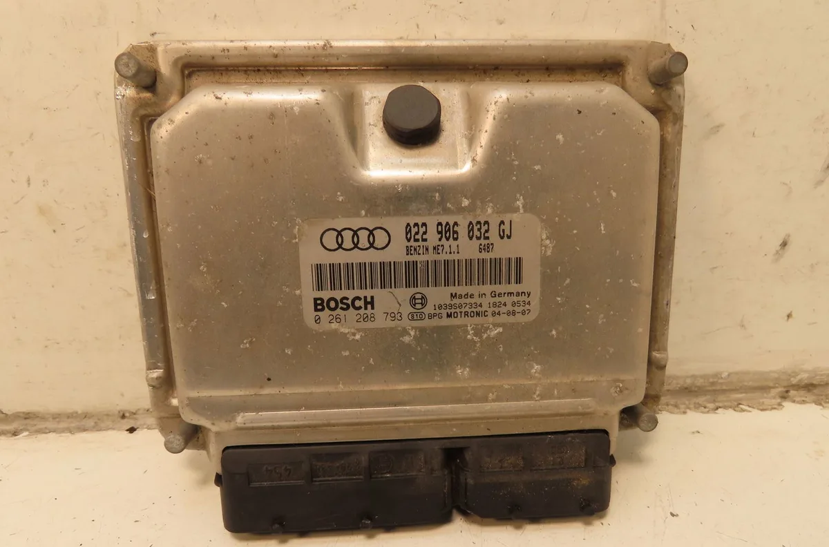 Calculateur moteur Audi A3 (8P1) 3.2 v6 quattro (2003-2009) 3 portes occasion