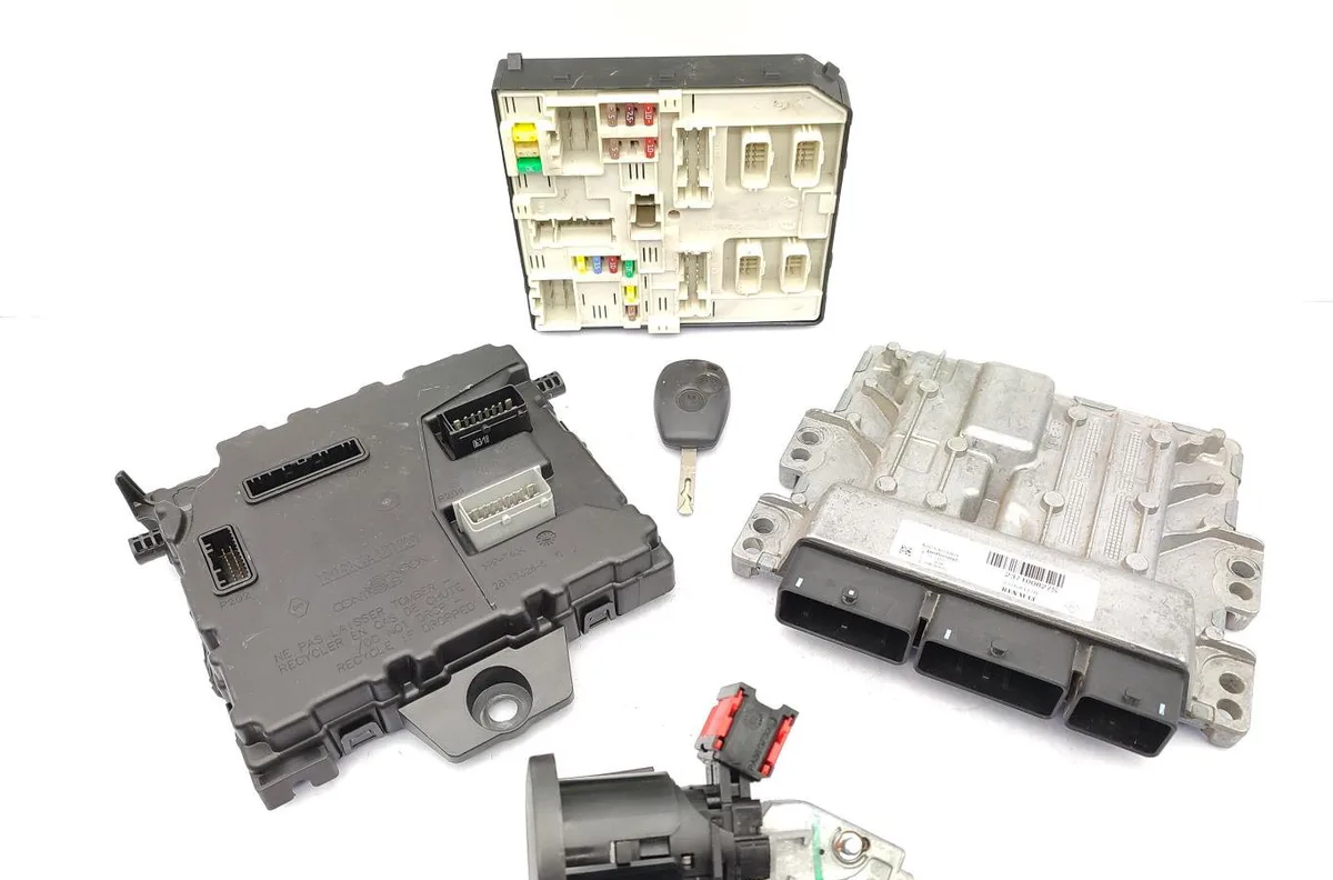 Calculateur moteur NISSAN NV400 occasion