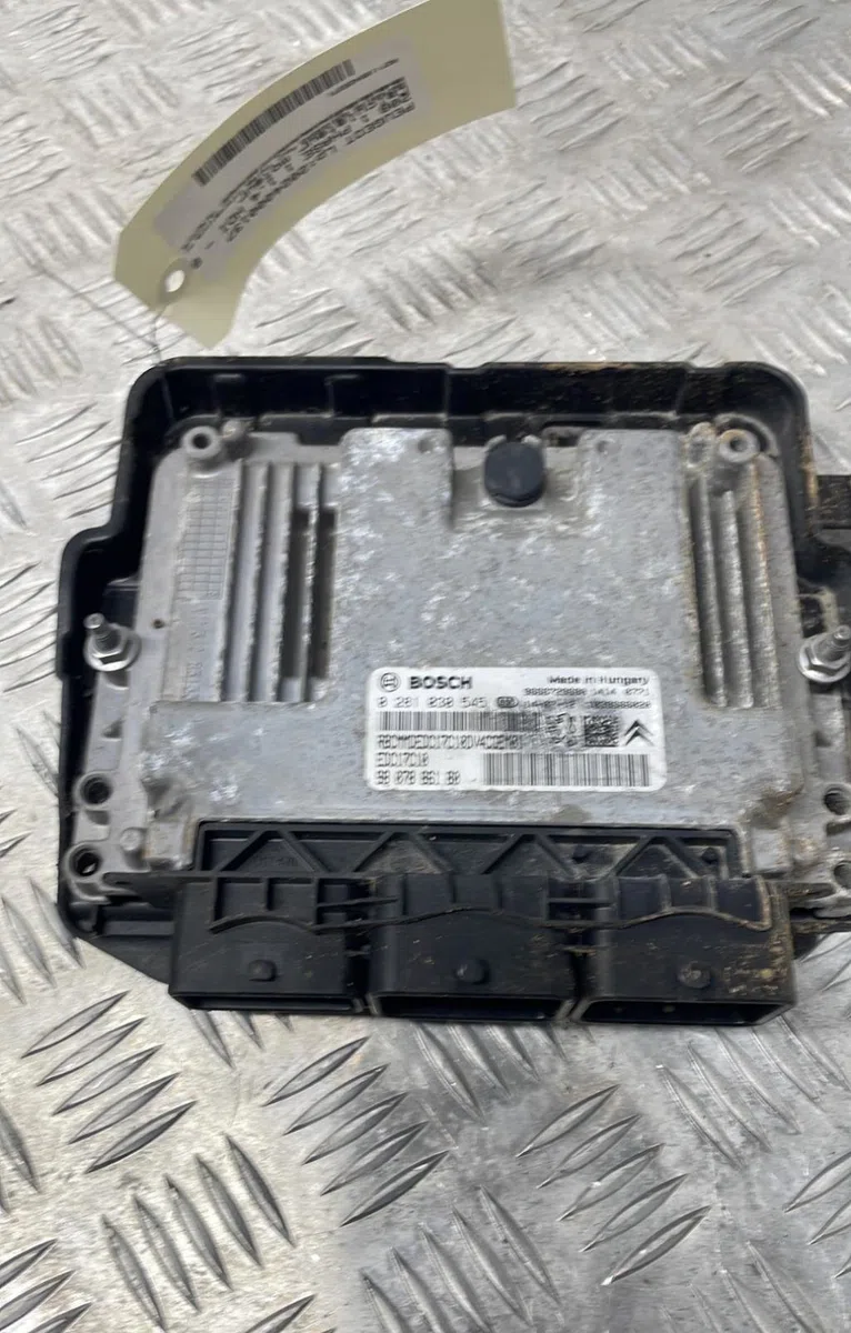 Calculateur moteur PEUGEOT 208 1 PHASE 1 occasion — photo 2