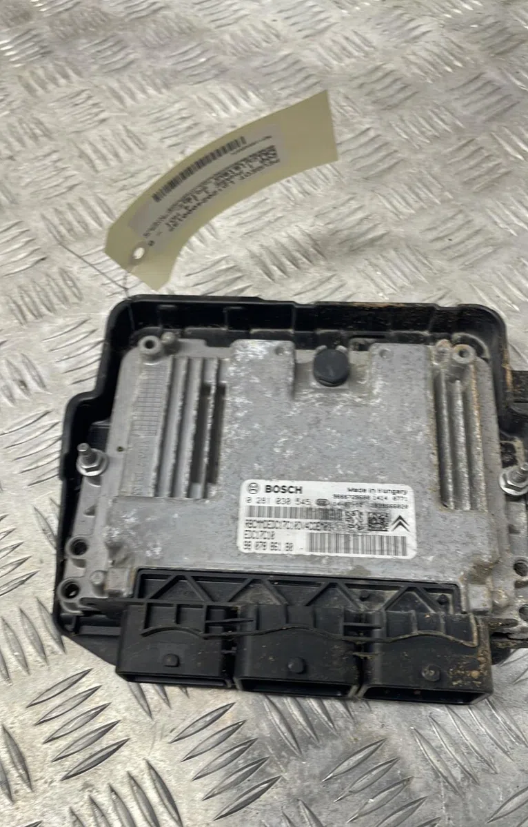 Calculateur moteur PEUGEOT 208 1 PHASE 1 occasion — photo 4