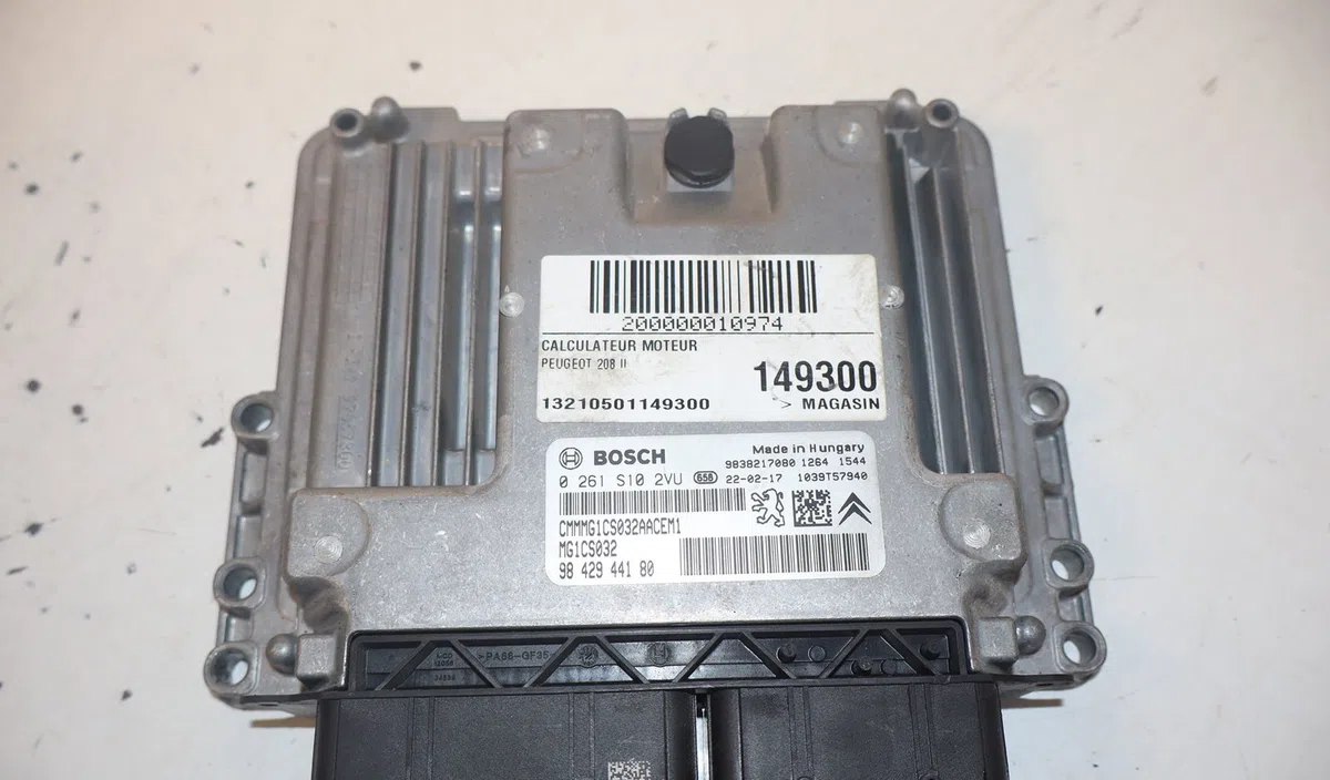 Calculateur moteur Peugeot 208 II (UB_, UP_, UW_, UJ_) 1.2 puretech 100 (2019) 5 portes occasion — photo 2