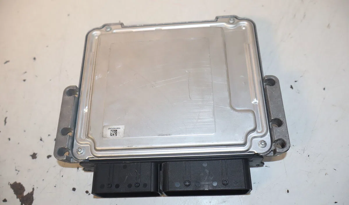 Calculateur moteur Peugeot 208 II (UB_, UP_, UW_, UJ_) 1.2 puretech 100 (2019) 5 portes occasion — photo 3