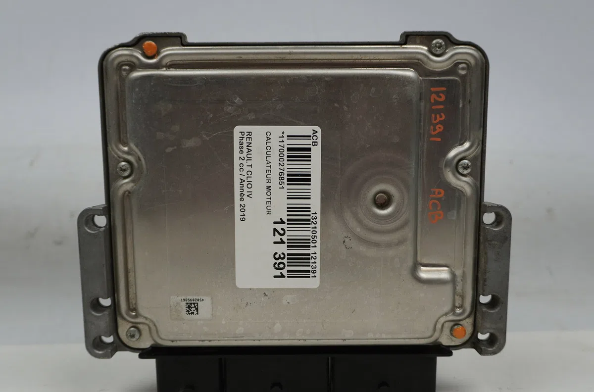 Calculateur moteur Renault CLIO IV (BH_) 1.5 dci 90 (2012) 5 portes occasion — photo 4