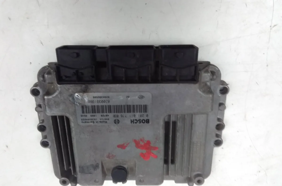 Calculateur moteur RENAULT MEGANE II 2004 occasion