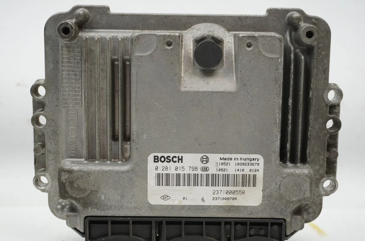 Calculateur moteur Renault MEGANE II Break (KM0-1_) 1.9 dci (2005-2009) occasion — photo 2