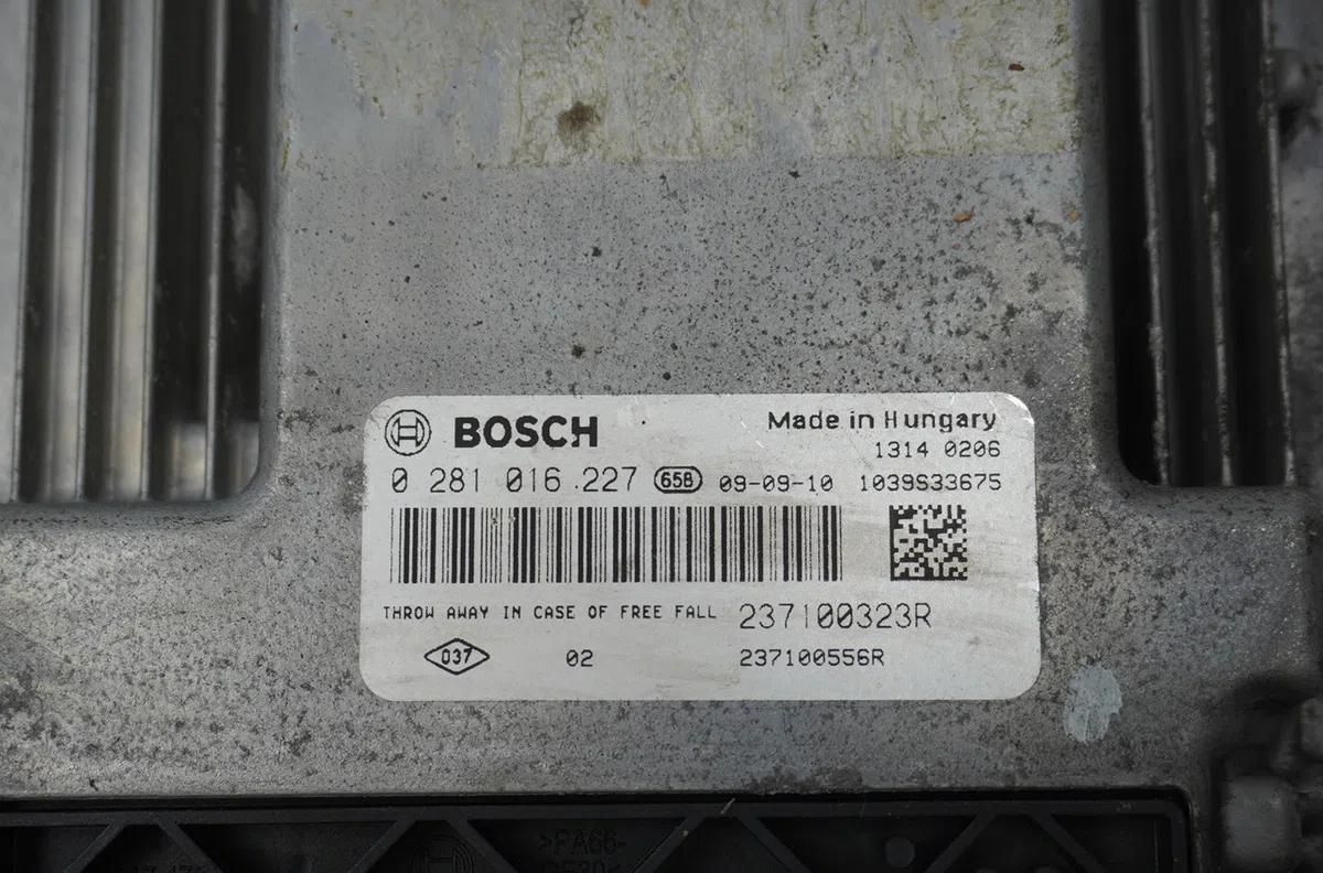 Calculateur moteur Renault SCÉNIC III (JZ0-1_) 2.0 dci (jz0y, jz26) (2009) occasion — photo 2