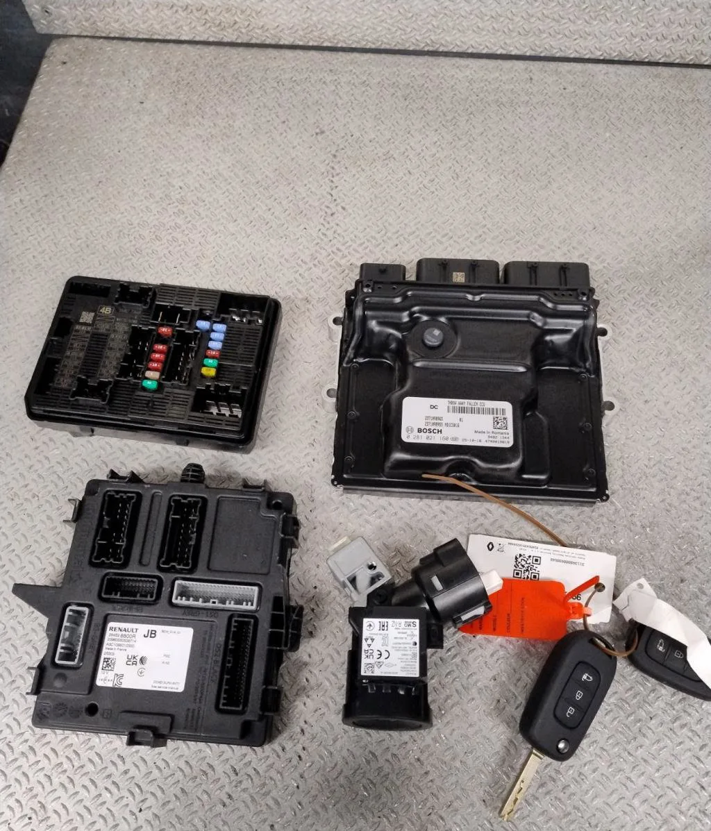 Calculateur moteur RENAULT TRAFIC 3 0 occasion