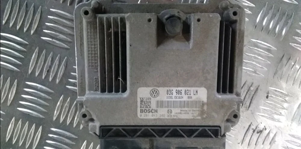 Calculateur moteur Seat ALTEA (5P1) 1.9 tdi (2004) 5 portes occasion