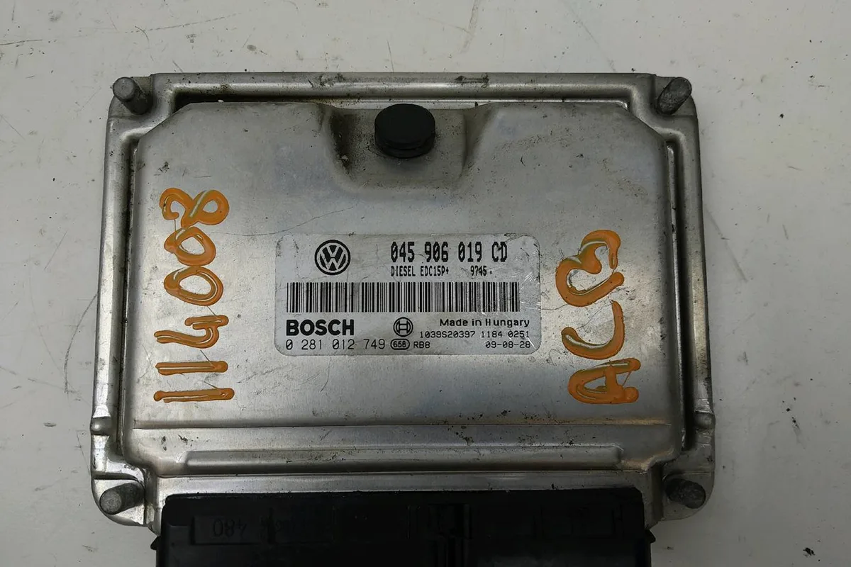 Calculateur moteur Skoda FABIA II Combi (545) 1.4 tdi (2007-2010) occasion